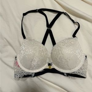 La Senza White Beyond Sexy Classic Plunge Bra - Size 32C